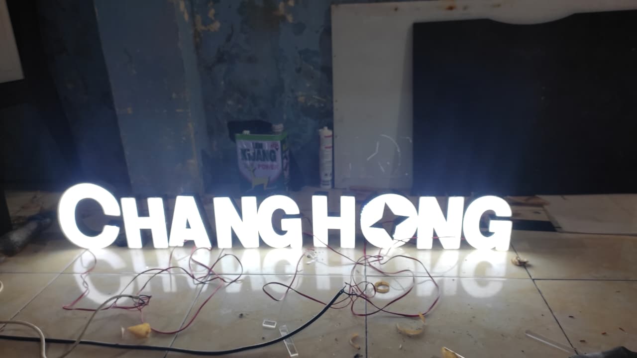 Huruf Timbul Akrilik Stainless Kom. Akrilik